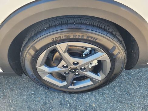 Used 2025 Kia K4 FWD image 26