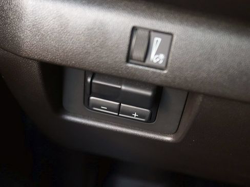 Used 2025 Chevrolet Colorado Trail Boss AWD/4WD image 24