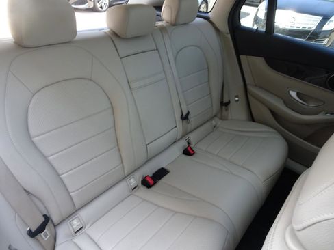 Used 2018 Mercedes-Benz GLC 300 w/ Premium Package image 18