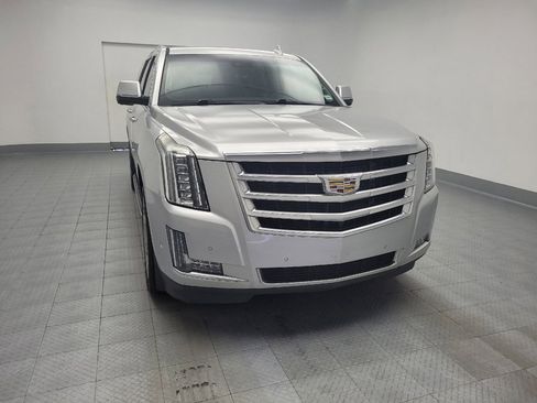 Used 2018 Cadillac Escalade ESV Luxury RWD image 14