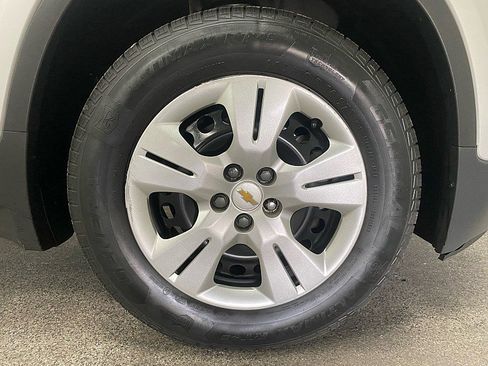Used 2018 Chevrolet Trax LS image 24