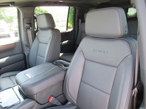 New 2026 GMC Yukon XL Denali w/ Sun & Power Step Package AWD/4WD image 17