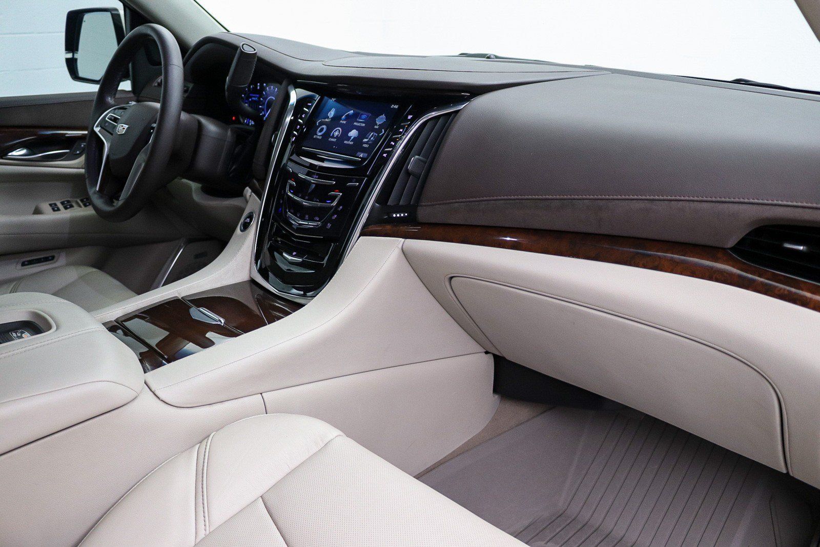 Used 2017 Cadillac Escalade Premium Luxury AWD/4WD image 29