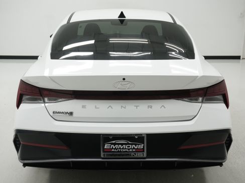 Used 2024 Hyundai Elantra SEL w/ Convenience Package FWD image 5