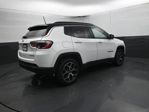 Used 2025 Jeep Compass Limited AWD/4WD image 12