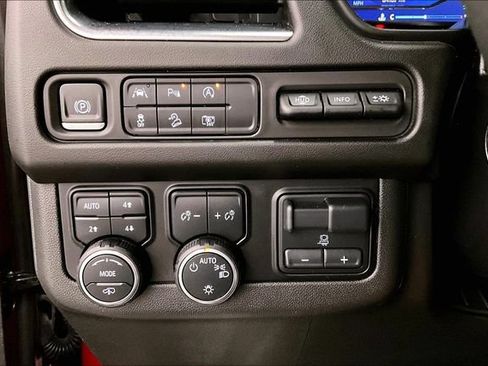 Used 2024 Chevrolet Tahoe High Country AWD/4WD image 40