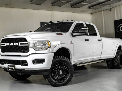 Used 2024 RAM 3500 Tradesman w/ Chrome Appearance Group AWD/4WD image 5