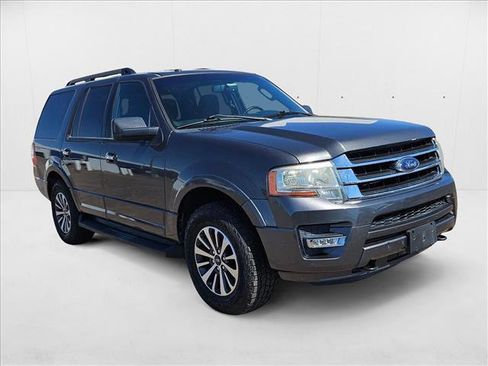 Used 2015 Ford Expedition XLT image 3