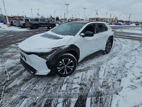 Certified 2023 Toyota bZ4X AWD w/ Weather Package image 7