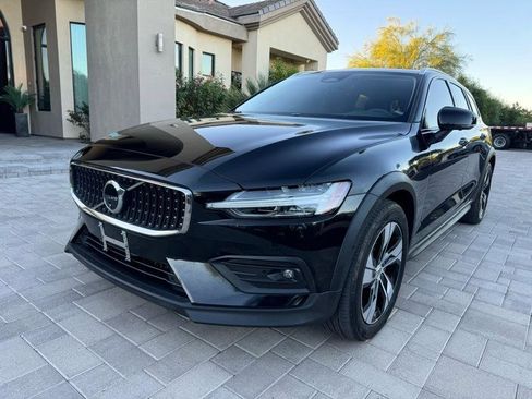 Used 2025 Volvo V60 B5 Cross Country Plus AWD/4WD image 2
