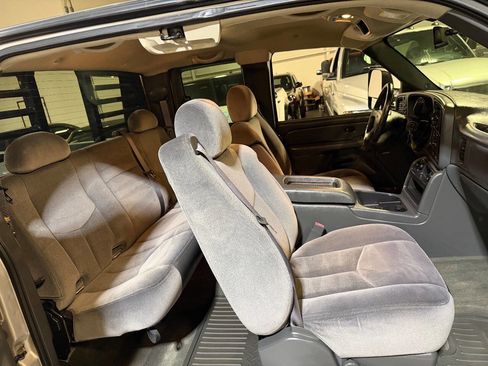 Used 2006 GMC Sierra 3500 SLE w/ Heavy-Duty Power Package image 7