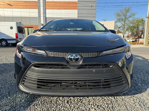 Used 2025 Toyota Corolla LE image 2
