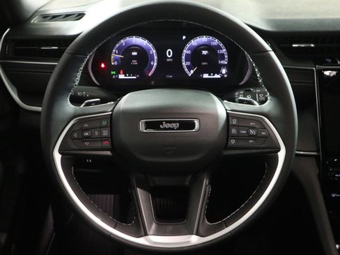 New 2025 Jeep Grand Cherokee L Altitude image 18