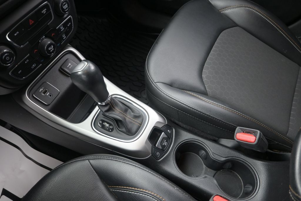 Used 2019 Jeep Compass Latitude FWD image 14