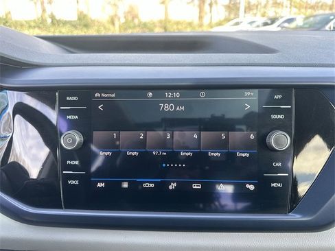 Used 2022 Volkswagen Taos SE w/ Panoramic Sunroof Package image 18