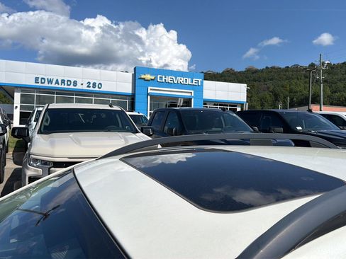 Used 2023 Subaru Crosstrek 2.0i Premium AWD/4WD image 6