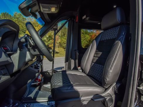 Used 2024 Mercedes-Benz Sprinter 3500 image 19