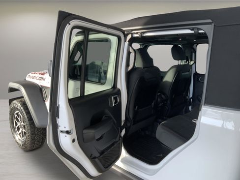 Used 2024 Jeep Gladiator Rubicon w/ Technology Group image 20