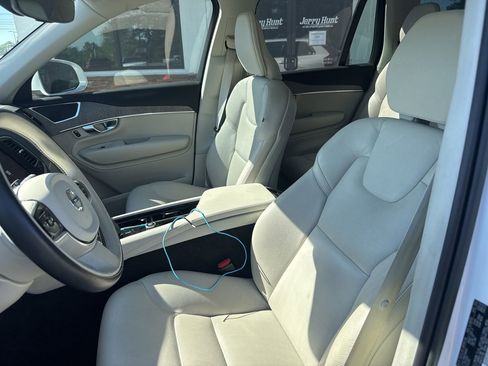 Used 2023 Volvo XC90 B5 Plus w/ Protection Package Premier image 3
