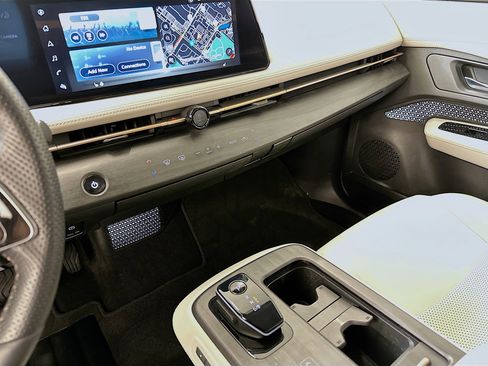 Used 2024 Nissan Ariya AWD image 26