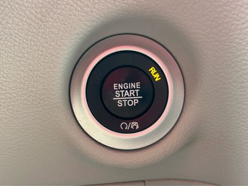 Used 2018 Chrysler Pacifica Touring-L w/ Advanced Safetytec Group FWD image 31