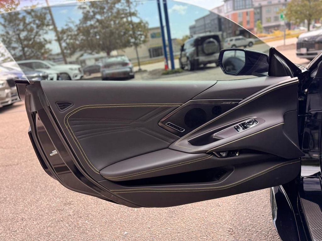Used 2025 Chevrolet Corvette Z06 w/ Stealth Interior Trim Package RWD image 17