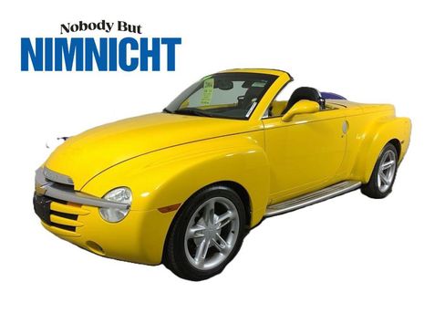 Used 2004 Chevrolet SSR w/ Preferred Equipment Group image 1