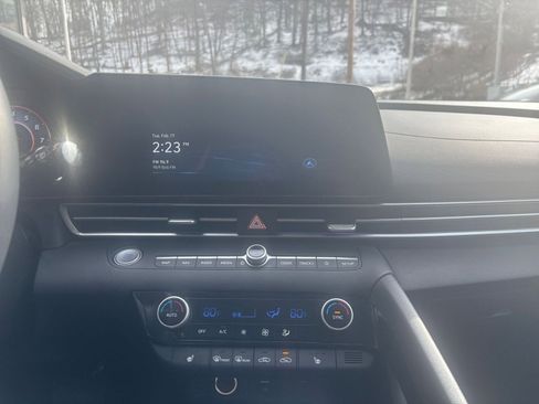 Used 2025 Hyundai Elantra SEL image 17