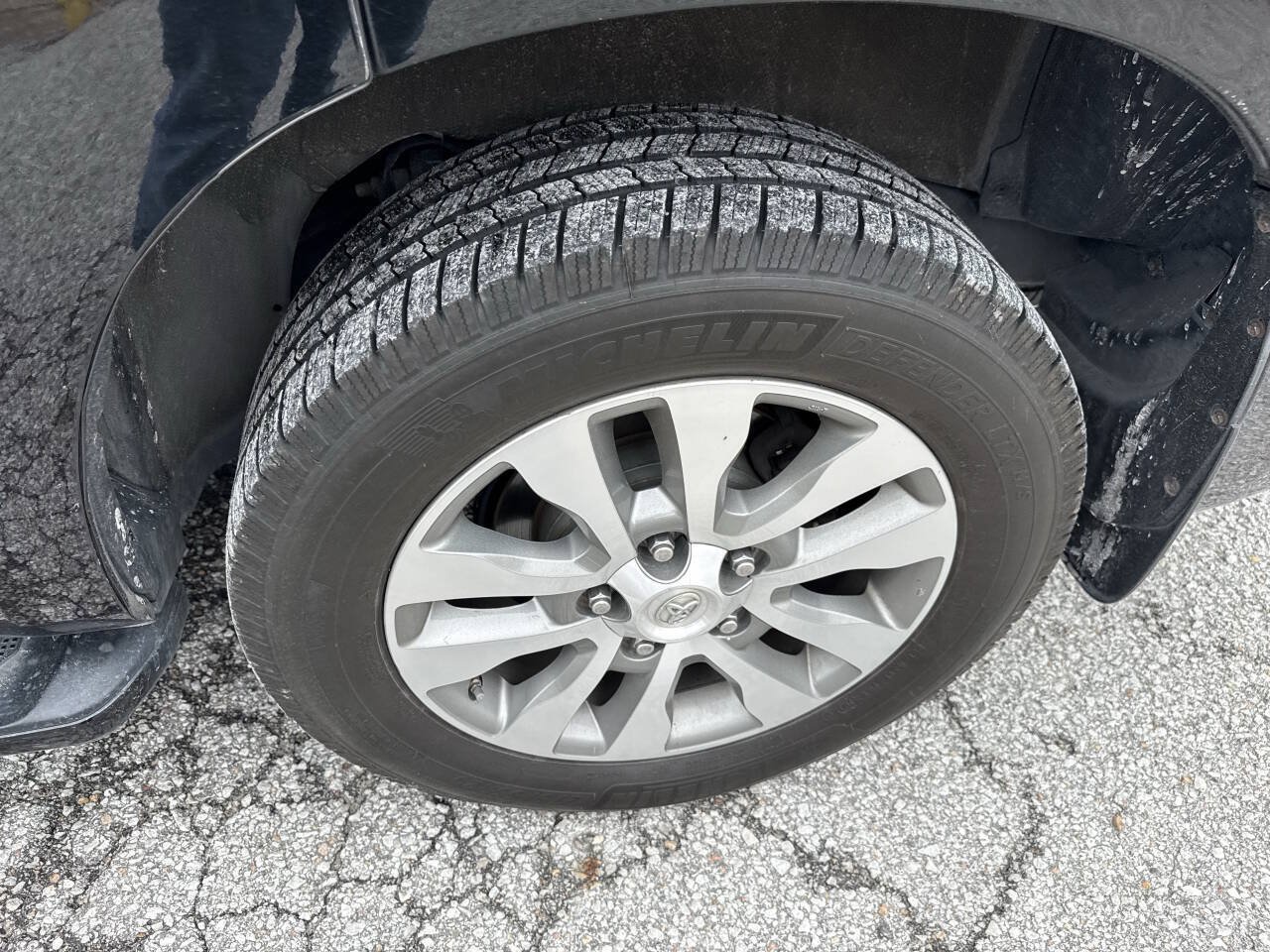 Used 2017 Toyota Sequoia Limited w/ Safety & Convenience Package AWD/4WD image 10