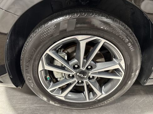 Used 2024 Kia Forte LXS FWD image 2