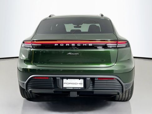 Certified 2025 Porsche Macan Electric image 6