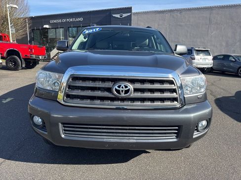 Used 2017 Toyota Sequoia SR5 image 3