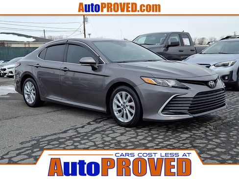 Used 2021 Toyota Camry LE image 1