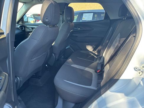 Used 2025 Chevrolet TrailBlazer LT FWD image 25