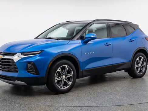 Used 2025 Chevrolet Blazer LT FWD image 3