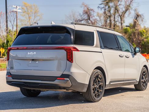 Used 2025 Kia Carnival SX Prestige image 7