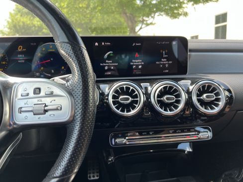 Certified 2020 Mercedes-Benz CLA 250 4MATIC image 31
