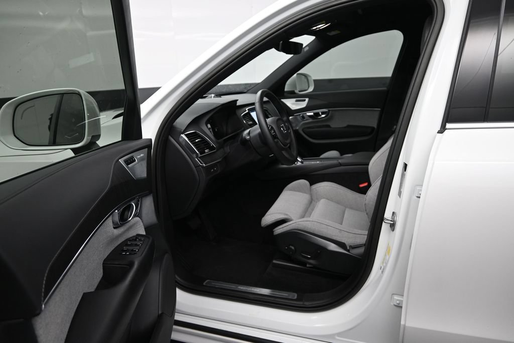 Used 2023 Volvo XC90 T8 Ultimate AWD/4WD image 9