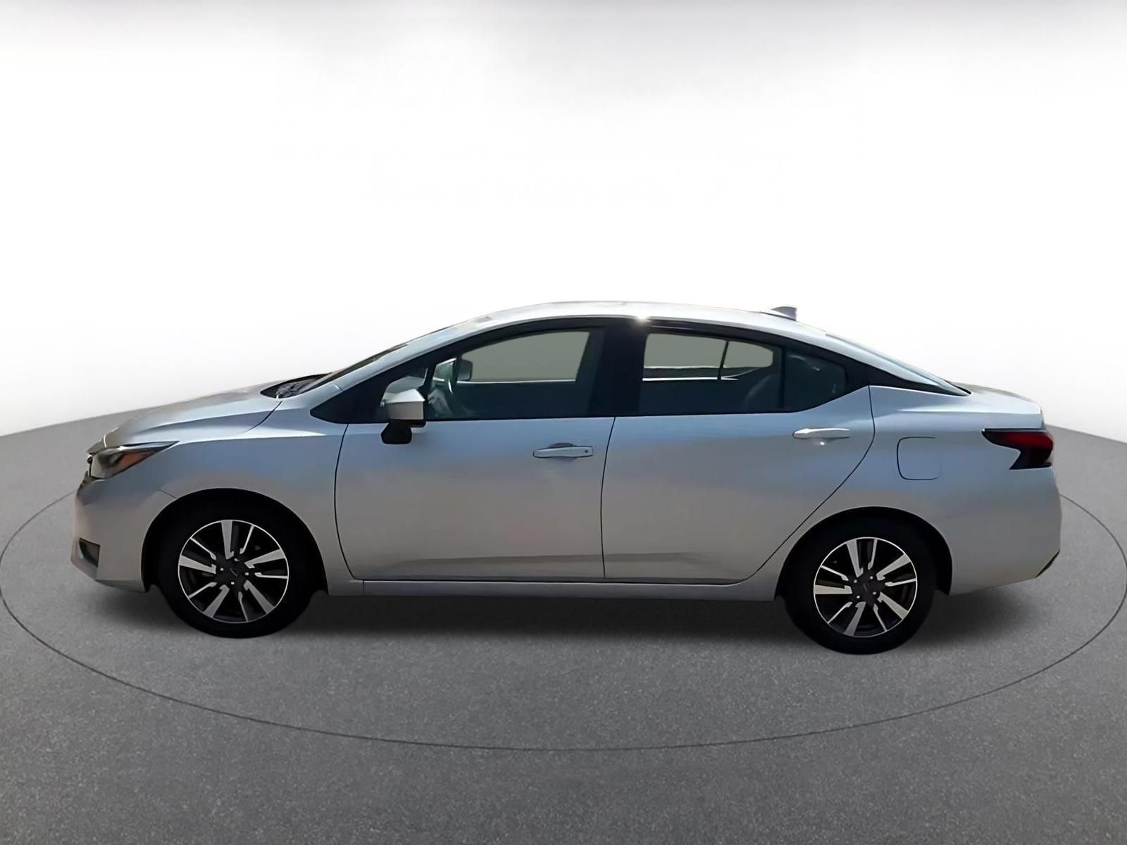 Used 2025 Nissan Versa SV FWD image 9
