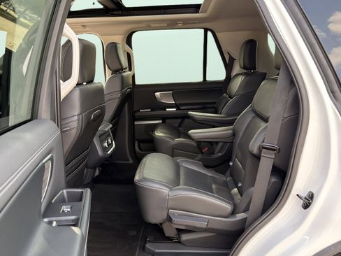 Used 2025 Ford Expedition Platinum AWD/4WD image 7