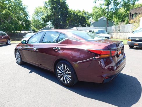 Used 2025 Nissan Altima 2.5 SV FWD image 3