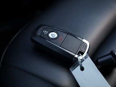 Used 2024 Ford Edge SEL image 32