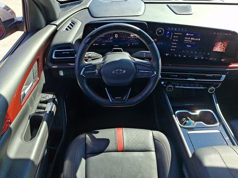 Used 2024 Chevrolet Traverse RS AWD/4WD image 11