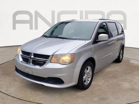 Used 2012 Dodge Grand Caravan SXT image 3