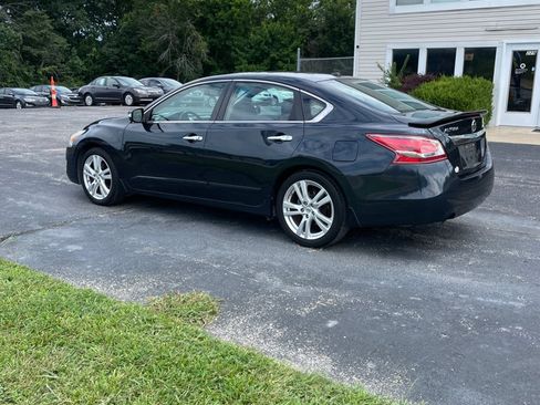 Used 2013 Nissan Altima 3.5 SL w/ Technology Pkg FWD image 3