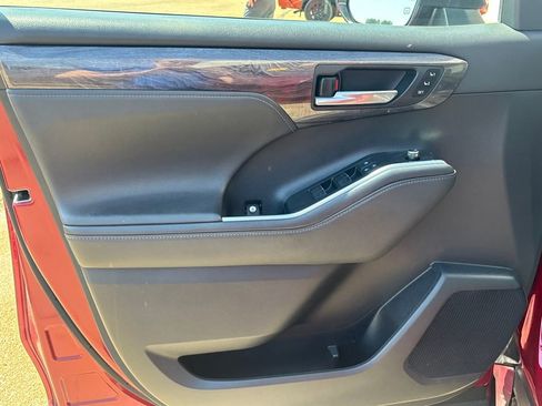 Used 2021 Toyota Highlander Platinum image 5