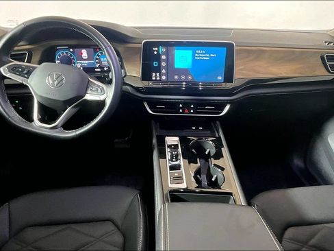 Used 2025 Volkswagen Atlas SE FWD image 11