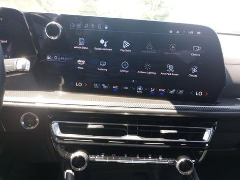 Certified 2024 Chevrolet Traverse RS image 32