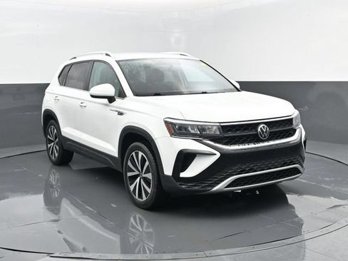 Used 2022 Volkswagen Taos SE AWD/4WD image 3