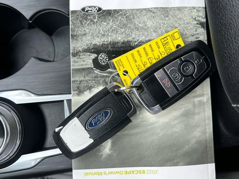 Used 2022 Ford Escape SE w/ Cold Weather Package image 22